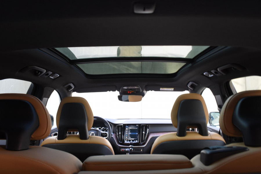 Volvo XC60 T5 250PK AWD Inscription / Navigatie / Cruise Control / Panorama Dak / Leder / LM Velgen /