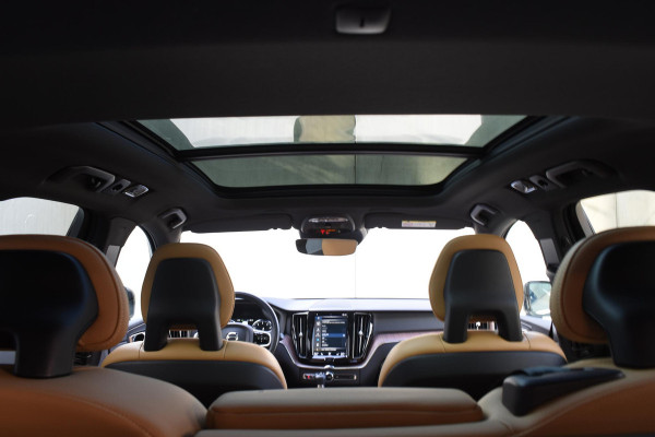 Volvo XC60 T5 250PK AWD Inscription / Navigatie / Cruise Control / Panorama Dak / Leder / LM Velgen /