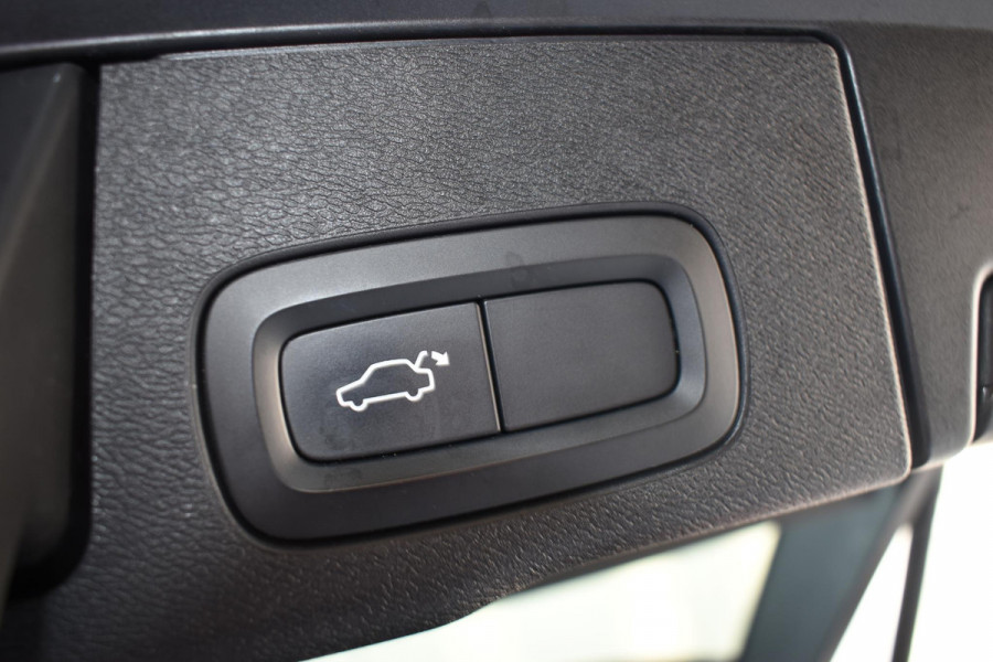 Volvo XC60 T5 250PK AWD Inscription / Navigatie / Cruise Control / Panorama Dak / Leder / LM Velgen /