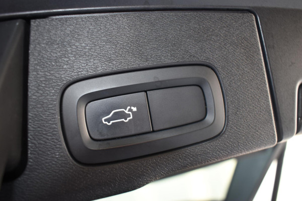 Volvo XC60 T5 250PK AWD Inscription / Navigatie / Cruise Control / Panorama Dak / Leder / LM Velgen /
