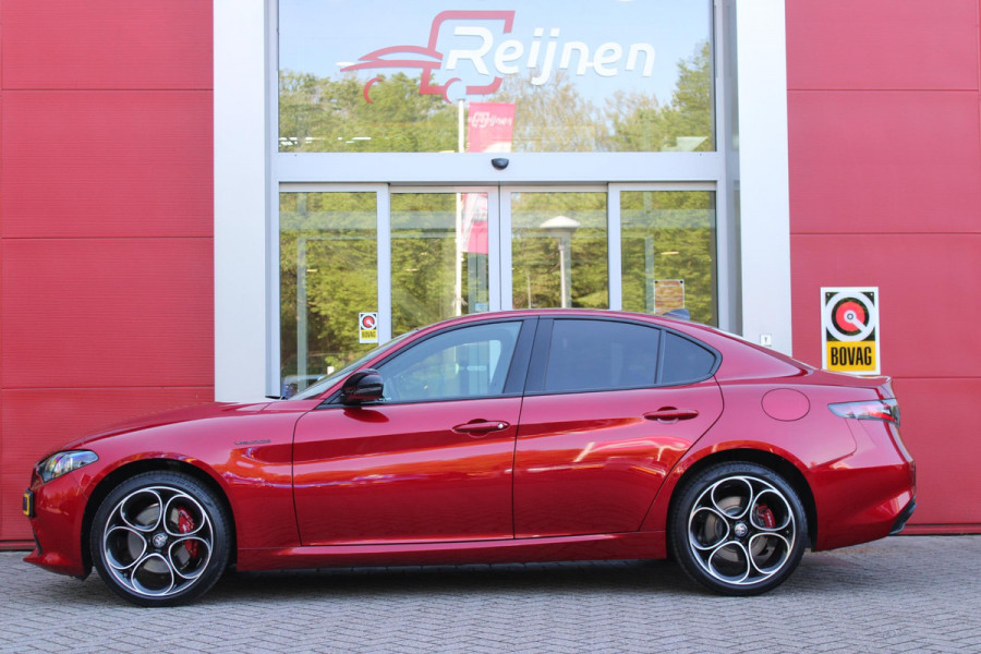 Alfa Romeo Giulia 2.0 T 280PK GME AWD VELOCE | ROSSO ETNA | SPERDIFFERENTIEEL Q4 | HARMAN KARDON BEAUTIFUL SOUND PACK 900W INCLUSIEF LEDEREN DASHBOARD | ALARM SYSTEEM | RIJASSISTENPAKKET | DODEHOEK DETECTIE | ELEKTRISCH BEDIENBARE VOORSTOELEN MET GEHEUGEN FUNCTIE | LEDEREN BEKLEDING | ZWARTE HEMELBEKLEDING | FULL LED MATRIX KOPLAMPEN | NAVIGATIE | APPLE CARPLAY/ANDROID AUTO | PARKEERSENSOREN VOOR EN ACHTER | 19" "5 PETALS " LICHTMETALEN VELGEN | ROOD GESPOTEN REMKLAUWEN | ADAPTIVE CRUISE CONTROL | STOEL VERWARMING | STUUR VERWARMING | | KEYLESS ENTRY/START |