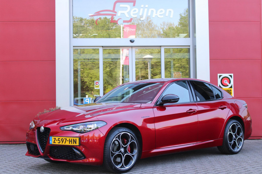 Alfa Romeo Giulia 2.0 T 280PK GME AWD VELOCE | ROSSO ETNA | SPERDIFFERENTIEEL Q4 | HARMAN KARDON BEAUTIFUL SOUND PACK 900W INCLUSIEF LEDEREN DASHBOARD | ALARM SYSTEEM | RIJASSISTENPAKKET | DODEHOEK DETECTIE | ELEKTRISCH BEDIENBARE VOORSTOELEN MET GEHEUGEN FUNCTIE | LEDEREN BEKLEDING | ZWARTE HEMELBEKLEDING | FULL LED MATRIX KOPLAMPEN | NAVIGATIE | APPLE CARPLAY/ANDROID AUTO | PARKEERSENSOREN VOOR EN ACHTER | 19" "5 PETALS " LICHTMETALEN VELGEN | ROOD GESPOTEN REMKLAUWEN | ADAPTIVE CRUISE CONTROL | STOEL VERWARMING | STUUR VERWARMING | | KEYLESS ENTRY/START |