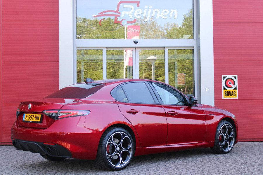 Alfa Romeo Giulia 2.0 T 280PK GME AWD VELOCE | ROSSO ETNA | SPERDIFFERENTIEEL Q4 | HARMAN KARDON BEAUTIFUL SOUND PACK 900W INCLUSIEF LEDEREN DASHBOARD | ALARM SYSTEEM | RIJASSISTENPAKKET | DODEHOEK DETECTIE | ELEKTRISCH BEDIENBARE VOORSTOELEN MET GEHEUGEN FUNCTIE | LEDEREN BEKLEDING | ZWARTE HEMELBEKLEDING | FULL LED MATRIX KOPLAMPEN | NAVIGATIE | APPLE CARPLAY/ANDROID AUTO | PARKEERSENSOREN VOOR EN ACHTER | 19" "5 PETALS " LICHTMETALEN VELGEN | ROOD GESPOTEN REMKLAUWEN | ADAPTIVE CRUISE CONTROL | STOEL VERWARMING | STUUR VERWARMING | | KEYLESS ENTRY/START |