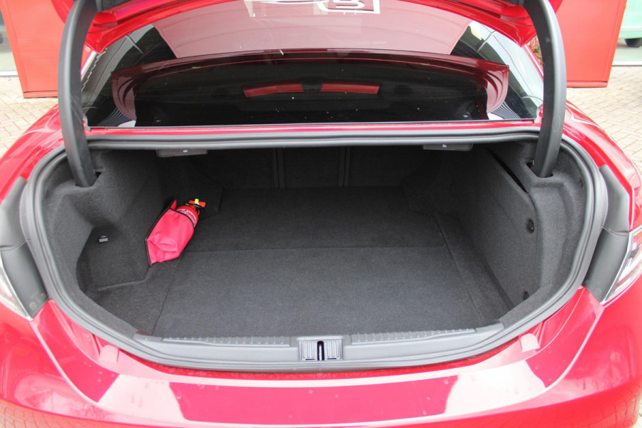 Alfa Romeo Giulia 2.0 T 280PK GME AWD VELOCE | ROSSO ETNA | SPERDIFFERENTIEEL Q4 | HARMAN KARDON BEAUTIFUL SOUND PACK 900W INCLUSIEF LEDEREN DASHBOARD | ALARM SYSTEEM | RIJASSISTENPAKKET | DODEHOEK DETECTIE | ELEKTRISCH BEDIENBARE VOORSTOELEN MET GEHEUGEN FUNCTIE | LEDEREN BEKLEDING | ZWARTE HEMELBEKLEDING | FULL LED MATRIX KOPLAMPEN | NAVIGATIE | APPLE CARPLAY/ANDROID AUTO | PARKEERSENSOREN VOOR EN ACHTER | 19" "5 PETALS " LICHTMETALEN VELGEN | ROOD GESPOTEN REMKLAUWEN | ADAPTIVE CRUISE CONTROL | STOEL VERWARMING | STUUR VERWARMING | | KEYLESS ENTRY/START |