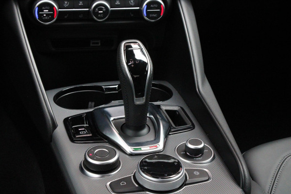 Alfa Romeo Giulia 2.0 T 280PK GME AWD VELOCE | ROSSO ETNA | SPERDIFFERENTIEEL Q4 | HARMAN KARDON BEAUTIFUL SOUND PACK 900W INCLUSIEF LEDEREN DASHBOARD | ALARM SYSTEEM | RIJASSISTENPAKKET | DODEHOEK DETECTIE | ELEKTRISCH BEDIENBARE VOORSTOELEN MET GEHEUGEN FUNCTIE | LEDEREN BEKLEDING | ZWARTE HEMELBEKLEDING | FULL LED MATRIX KOPLAMPEN | NAVIGATIE | APPLE CARPLAY/ANDROID AUTO | PARKEERSENSOREN VOOR EN ACHTER | 19" "5 PETALS " LICHTMETALEN VELGEN | ROOD GESPOTEN REMKLAUWEN | ADAPTIVE CRUISE CONTROL | STOEL VERWARMING | STUUR VERWARMING | | KEYLESS ENTRY/START |