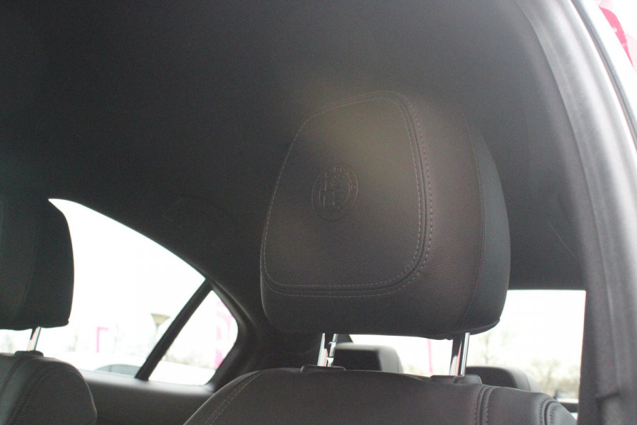 Alfa Romeo Giulia 2.0 T 280PK GME AWD VELOCE | ROSSO ETNA | SPERDIFFERENTIEEL Q4 | HARMAN KARDON BEAUTIFUL SOUND PACK 900W INCLUSIEF LEDEREN DASHBOARD | ALARM SYSTEEM | RIJASSISTENPAKKET | DODEHOEK DETECTIE | ELEKTRISCH BEDIENBARE VOORSTOELEN MET GEHEUGEN FUNCTIE | LEDEREN BEKLEDING | ZWARTE HEMELBEKLEDING | FULL LED MATRIX KOPLAMPEN | NAVIGATIE | APPLE CARPLAY/ANDROID AUTO | PARKEERSENSOREN VOOR EN ACHTER | 19" "5 PETALS " LICHTMETALEN VELGEN | ROOD GESPOTEN REMKLAUWEN | ADAPTIVE CRUISE CONTROL | STOEL VERWARMING | STUUR VERWARMING | | KEYLESS ENTRY/START |