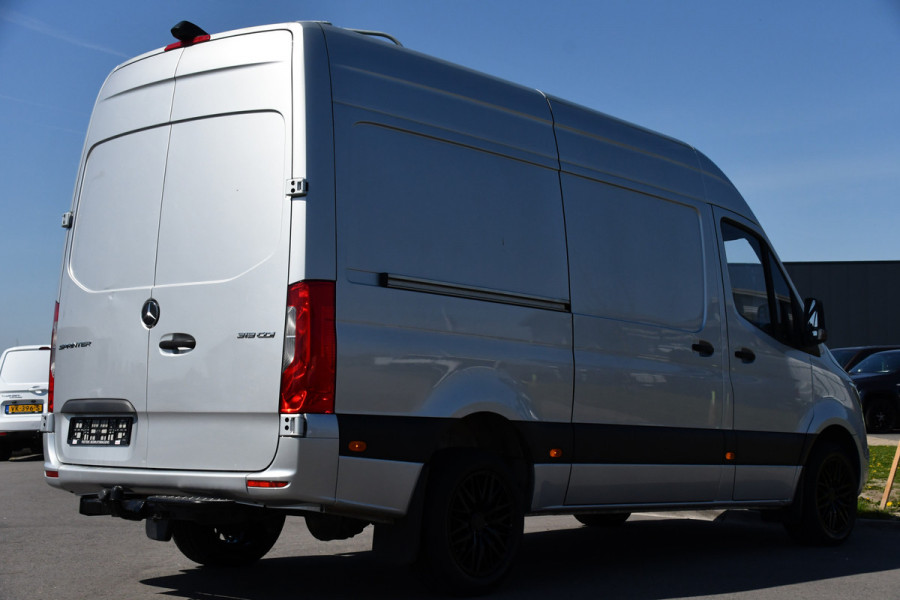 Mercedes-Benz Sprinter V6 319 3.0 CDI L2H2 PB Edition Camera, Cruise, Carplay, Stoelverwarming, Multimedia, LED, Automaat, Standkache, UNIEK!