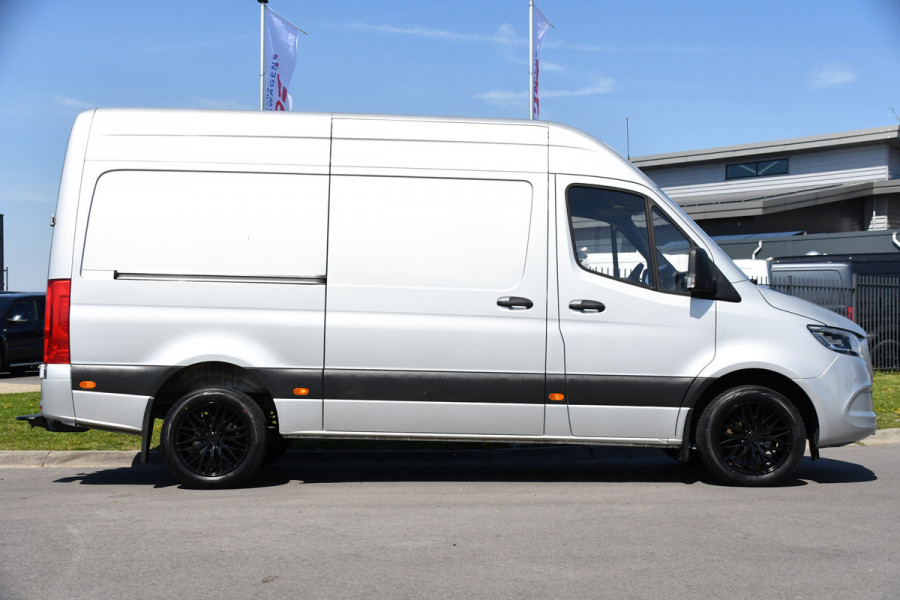 Mercedes-Benz Sprinter V6 319 3.0 CDI L2H2 PB Edition Camera, Cruise, Carplay, Stoelverwarming, Multimedia, LED, Automaat, Standkache, UNIEK!