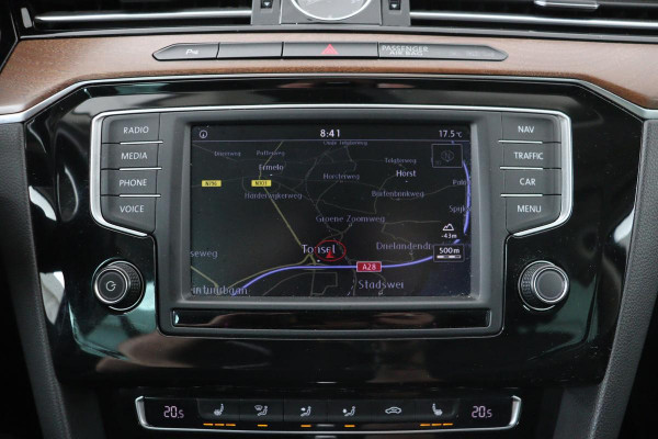 Volkswagen Passat 1.4 TSI TSI Highline | Stoelverwarming | Carplay | Trekhaak| Leder/Alcantara | Full LED | Navigatie | Adaptive cruise | Climate control