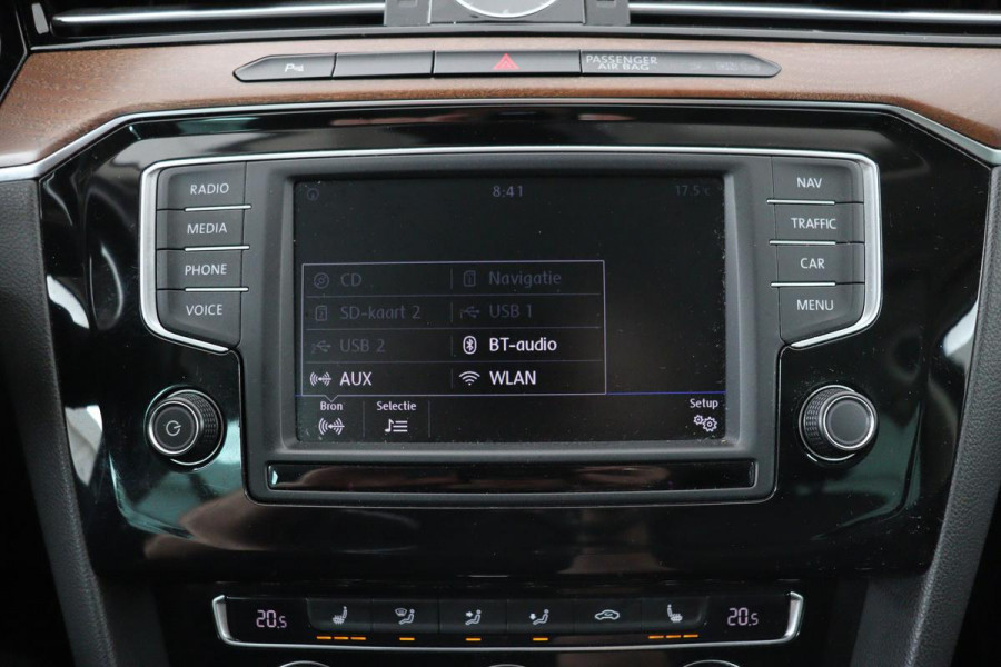 Volkswagen Passat 1.4 TSI TSI Highline | Stoelverwarming | Carplay | Trekhaak| Leder/Alcantara | Full LED | Navigatie | Adaptive cruise | Climate control