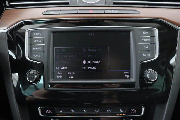 Volkswagen Passat 1.4 TSI TSI Highline | Stoelverwarming | Carplay | Trekhaak| Leder/Alcantara | Full LED | Navigatie | Adaptive cruise | Climate control