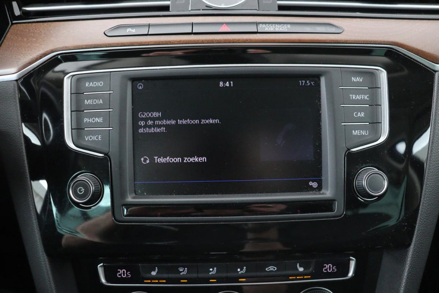 Volkswagen Passat 1.4 TSI TSI Highline | Stoelverwarming | Carplay | Trekhaak| Leder/Alcantara | Full LED | Navigatie | Adaptive cruise | Climate control