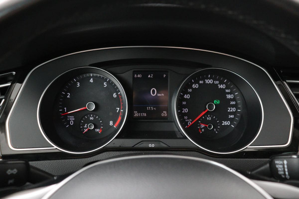 Volkswagen Passat 1.4 TSI TSI Highline | Stoelverwarming | Carplay | Trekhaak| Leder/Alcantara | Full LED | Navigatie | Adaptive cruise | Climate control