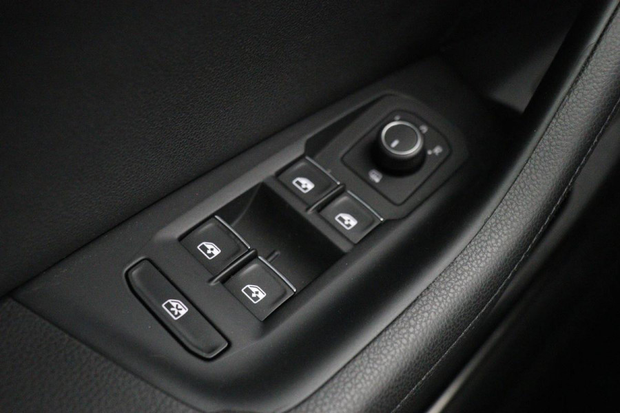 Volkswagen Passat 1.4 TSI TSI Highline | Stoelverwarming | Carplay | Trekhaak| Leder/Alcantara | Full LED | Navigatie | Adaptive cruise | Climate control