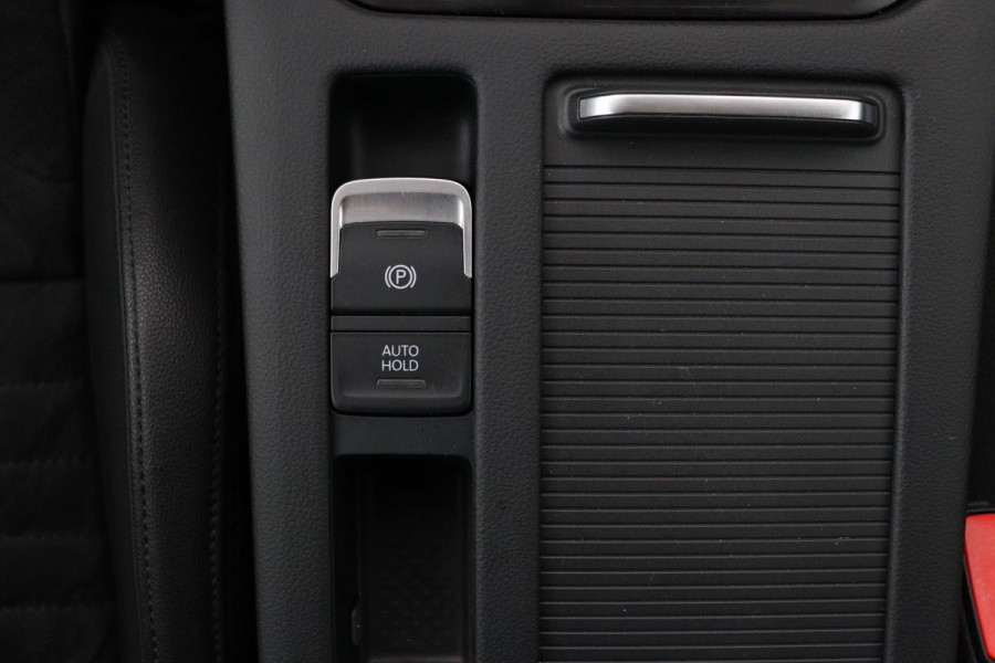 Volkswagen Passat 1.4 TSI TSI Highline | Stoelverwarming | Carplay | Trekhaak| Leder/Alcantara | Full LED | Navigatie | Adaptive cruise | Climate control