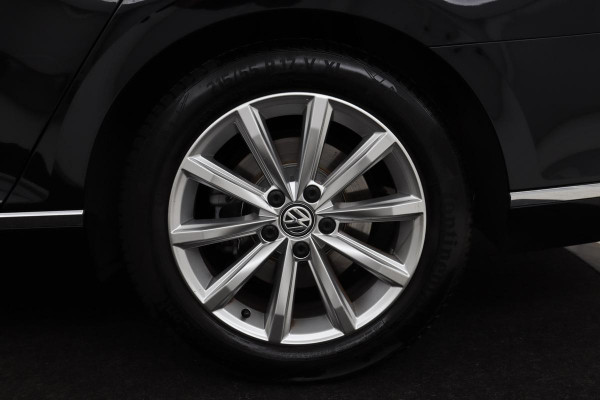 Volkswagen Passat 1.4 TSI TSI Highline | Stoelverwarming | Carplay | Trekhaak| Leder/Alcantara | Full LED | Navigatie | Adaptive cruise | Climate control