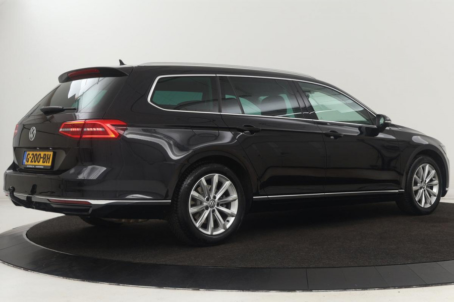 Volkswagen Passat 1.4 TSI TSI Highline | Stoelverwarming | Carplay | Trekhaak| Leder/Alcantara | Full LED | Navigatie | Adaptive cruise | Climate control