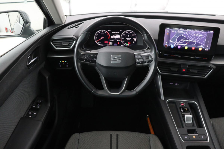 Seat Leon 1.5 eTSI Style Launch Edition | Trekhaak | Carplay | Adaptive cruise | Carplay | Navigatie | Park Assist | Climate control