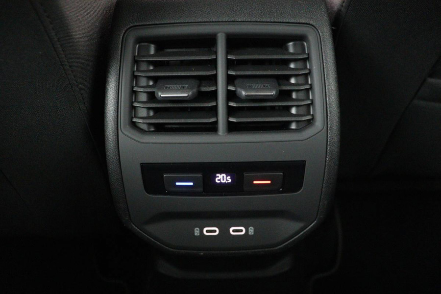 Seat Leon 1.5 eTSI Style Launch Edition | Trekhaak | Carplay | Adaptive cruise | Carplay | Navigatie | Park Assist | Climate control