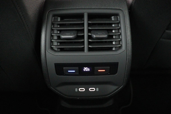 Seat Leon 1.5 eTSI Style Launch Edition | Trekhaak | Carplay | Adaptive cruise | Carplay | Navigatie | Park Assist | Climate control