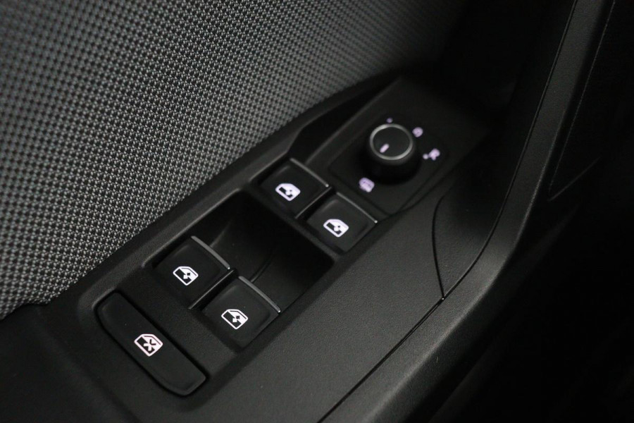 Seat Leon 1.5 eTSI Style Launch Edition | Trekhaak | Carplay | Adaptive cruise | Carplay | Navigatie | Park Assist | Climate control