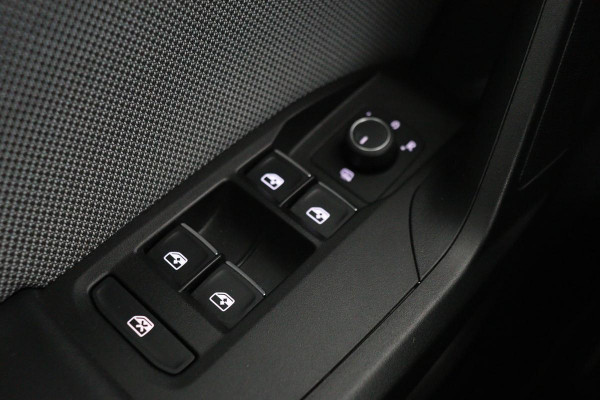 Seat Leon 1.5 eTSI Style Launch Edition | Trekhaak | Carplay | Adaptive cruise | Carplay | Navigatie | Park Assist | Climate control