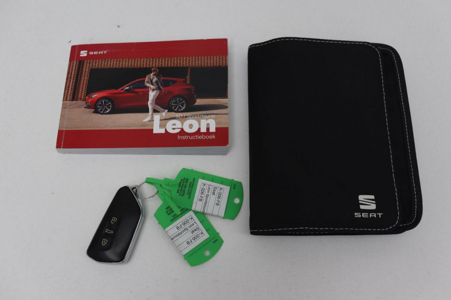 Seat Leon 1.5 eTSI Style Launch Edition | Trekhaak | Carplay | Adaptive cruise | Carplay | Navigatie | Park Assist | Climate control