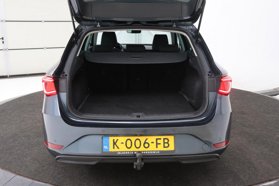 Seat Leon 1.5 eTSI Style Launch Edition | Trekhaak | Carplay | Adaptive cruise | Carplay | Navigatie | Park Assist | Climate control