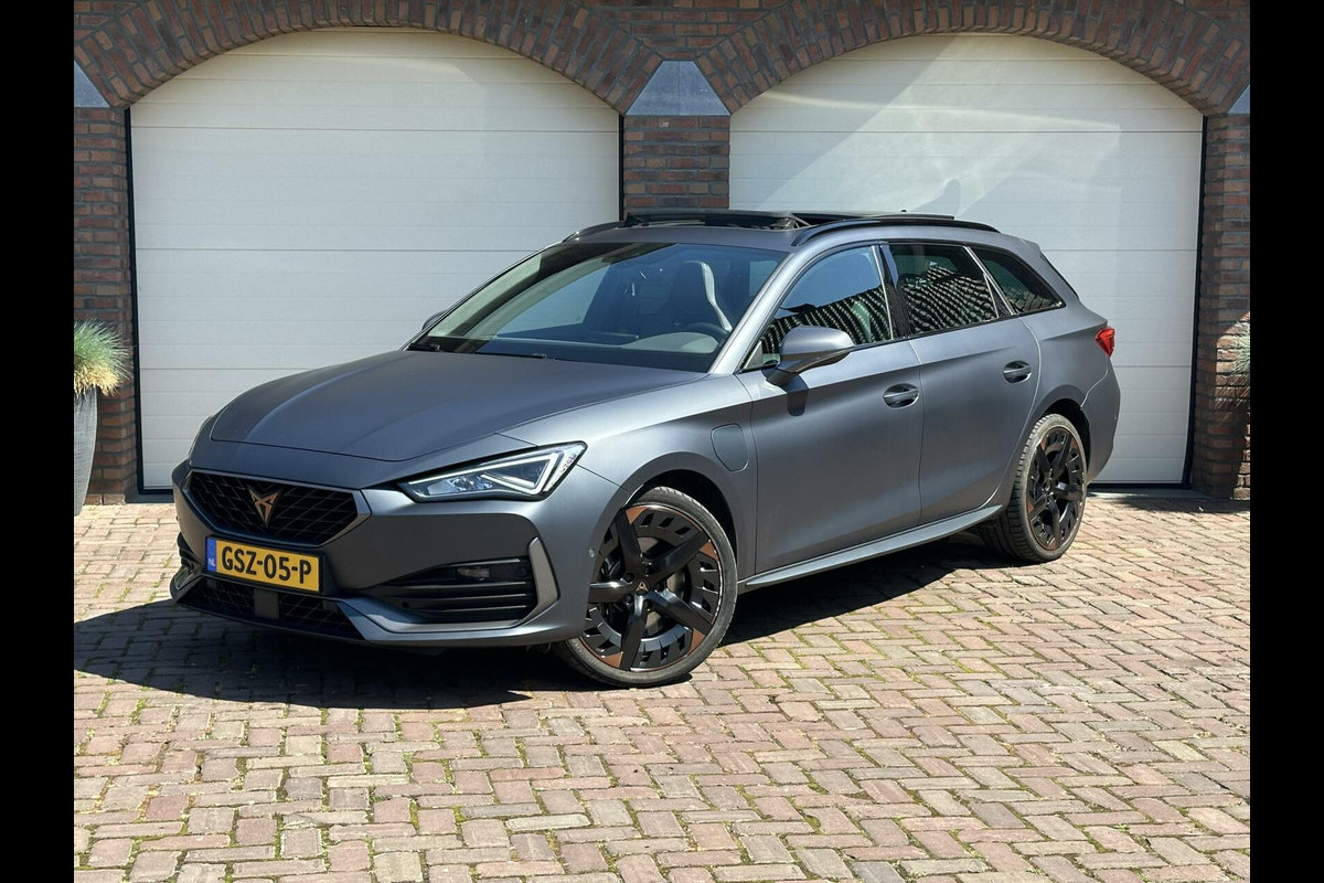 CUPRA Leon Sportstourer 1.4 TSI eHybrid PHEV FR Business Intense Panorama Carplay LED 245pk CUPRA Leon Sportstourer 1.4 TSI eHybrid PHEV FR Business Intense Panorama Carplay LED 245pk