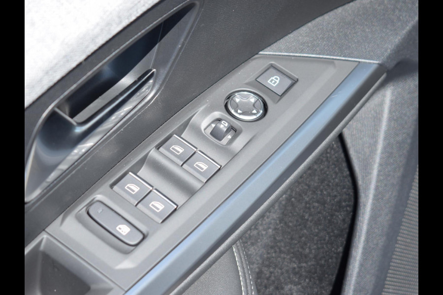 Peugeot 3008 1.2 Hybrid 136 GT NAVIGATIE | CARPLAY | ACHTERUITRIJCAMERA MET SENSOREN | NIEUW MODEL