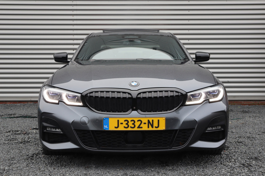BMW 3-serie 330e High Executive M-Sport Pano / Adaptieve cruise / Laser / Elec stoelen / Trekhaak / Dode hoek /
