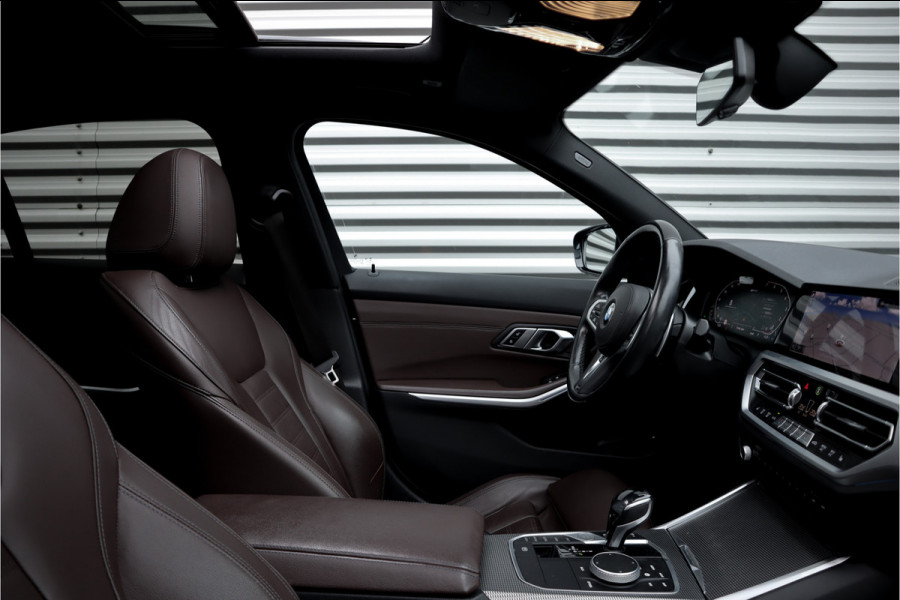 BMW 3-serie 330e High Executive M-Sport Pano / Adaptieve cruise / Laser / Elec stoelen / Trekhaak / Dode hoek /