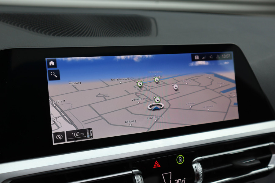 BMW 3-serie 330e High Executive M-Sport Pano / Adaptieve cruise / Laser / Elec stoelen / Trekhaak / Dode hoek /