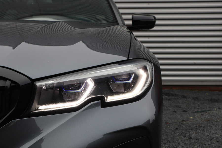 BMW 3-serie 330e High Executive M-Sport Pano / Adaptieve cruise / Laser / Elec stoelen / Trekhaak / Dode hoek /