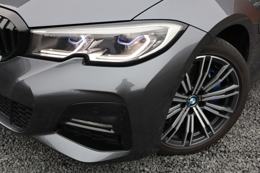 BMW 3-serie 330e High Executive M-Sport Pano / Adaptieve cruise / Laser / Elec stoelen / Trekhaak / Dode hoek /