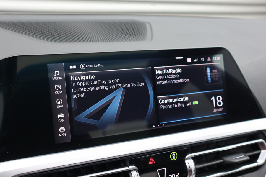 BMW 3-serie 330e High Executive M-Sport Pano / Adaptieve cruise / Laser / Elec stoelen / Trekhaak / Dode hoek /