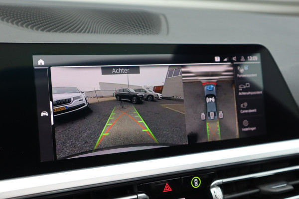 BMW 3-serie 330e High Executive M-Sport Pano / Adaptieve cruise / Laser / Elec stoelen / Trekhaak / Dode hoek /