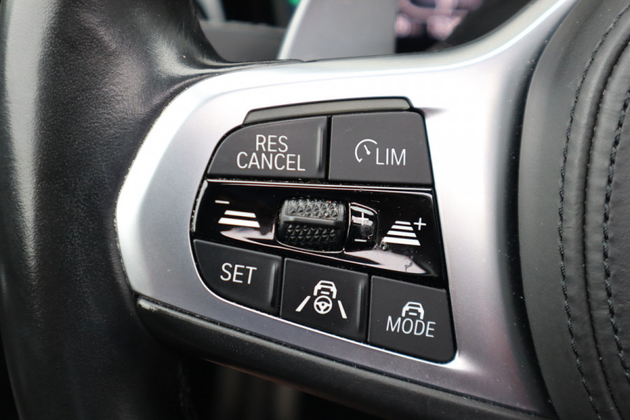 BMW 3-serie 330e High Executive M-Sport Pano / Adaptieve cruise / Laser / Elec stoelen / Trekhaak / Dode hoek /