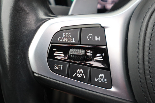 BMW 3-serie 330e High Executive M-Sport Pano / Adaptieve cruise / Laser / Elec stoelen / Trekhaak / Dode hoek /