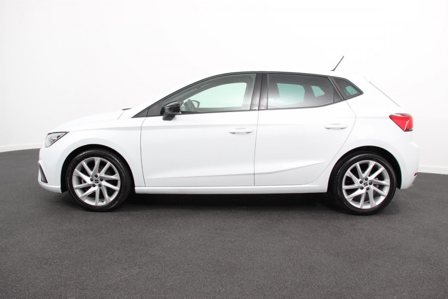 Seat Ibiza 1.0 TSI 110 pk Automaat FR Navigatie Apple Carplay/Android Auto Adaptive Cruise Control Stoelverwarming Full LED Parkeersensoren Camera Virtual Cockpit Keyless Go