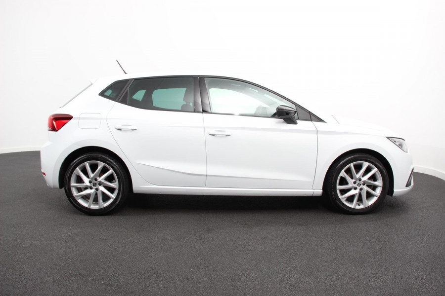 Seat Ibiza 1.0 TSI 110 pk Automaat FR Navigatie Apple Carplay/Android Auto Adaptive Cruise Control Stoelverwarming Full LED Parkeersensoren Camera Virtual Cockpit Keyless Go