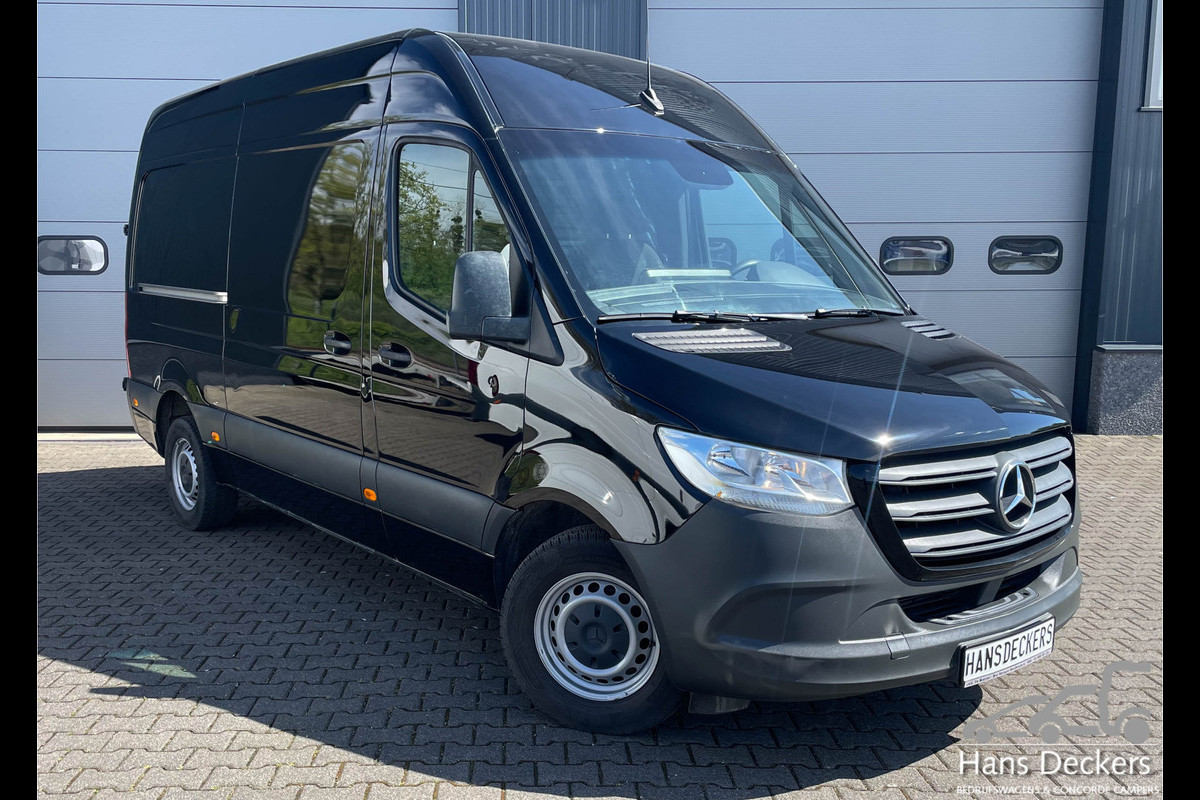 Mercedes-Benz Sprinter 316 L2H2 Zwart MBUX Trekhaak 3500kg 163pk Airco BPM Vrij Mercedes-Benz Sprinter 316 L2H2 Zwart MBUX Trekhaak 3500kg 163pk Airco BPM Vrij