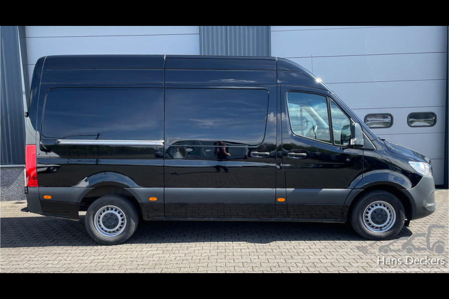 Mercedes-Benz Sprinter 316 L2H2 Zwart MBUX Trekhaak 3500kg 163pk Airco BPM Vrij