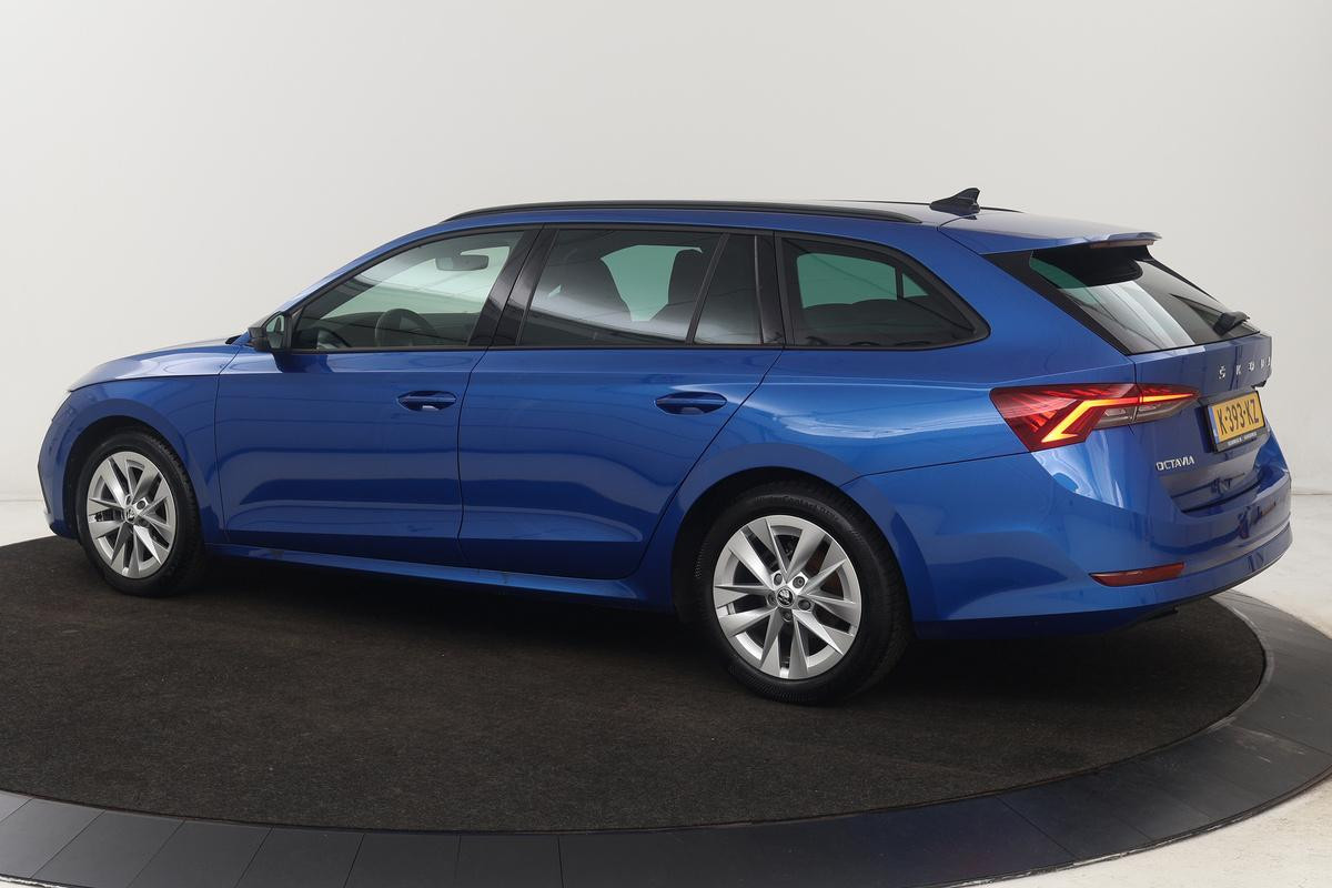 Škoda Octavia 1.0 e-TSI Sport | Carplay | Full LED | Navigatie | Sfeerverlichting | DAB | Sportstoelen | Climate control | Parkeerhulp Škoda Octavia 1.0 e-TSI Sport | Carplay | Full LED | Navigatie | Sfeerverlichting | DAB | Sportstoelen | Climate control | Parkeerhulp