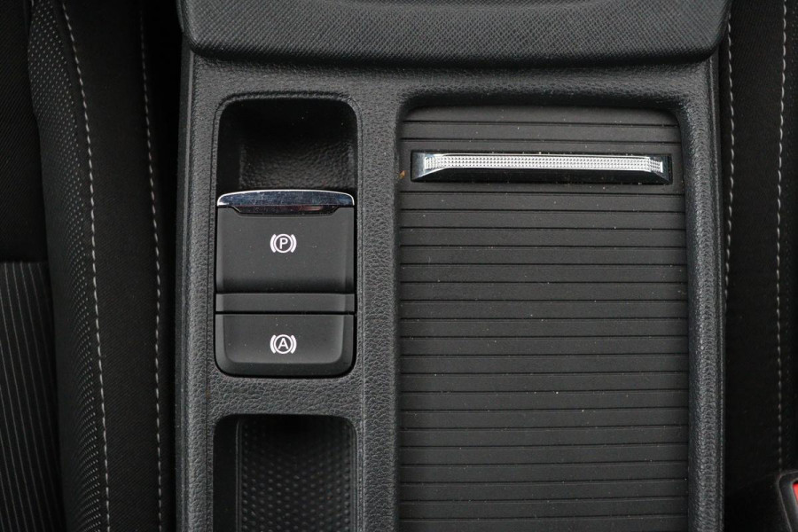 Škoda Octavia 1.0 e-TSI Sport | Carplay | Full LED | Navigatie | Sfeerverlichting | DAB | Sportstoelen | Climate control | Parkeerhulp