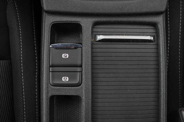 Škoda Octavia 1.0 e-TSI Sport | Carplay | Full LED | Navigatie | Sfeerverlichting | DAB | Sportstoelen | Climate control | Parkeerhulp