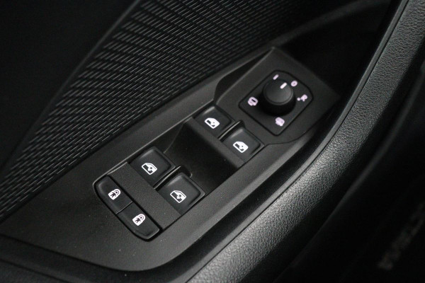 Škoda Octavia 1.0 e-TSI Sport | Carplay | Full LED | Navigatie | Sfeerverlichting | DAB | Sportstoelen | Climate control | Parkeerhulp