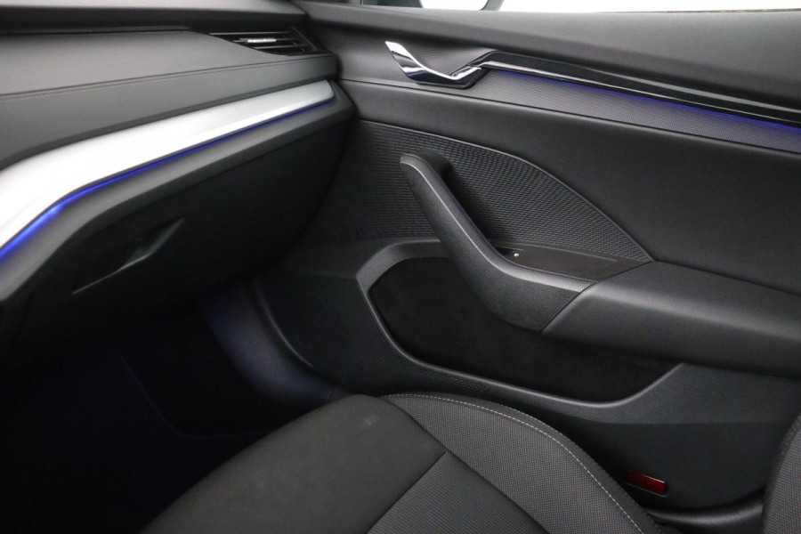 Škoda Octavia 1.0 e-TSI Sport | Carplay | Full LED | Navigatie | Sfeerverlichting | DAB | Sportstoelen | Climate control | Parkeerhulp
