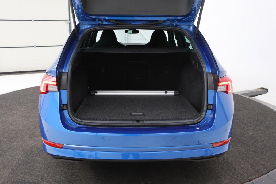 Škoda Octavia 1.0 e-TSI Sport | Carplay | Full LED | Navigatie | Sfeerverlichting | DAB | Sportstoelen | Climate control | Parkeerhulp