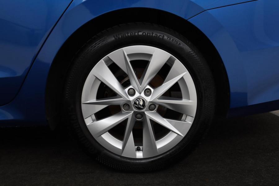 Škoda Octavia 1.0 e-TSI Sport | Carplay | Full LED | Navigatie | Sfeerverlichting | DAB | Sportstoelen | Climate control | Parkeerhulp